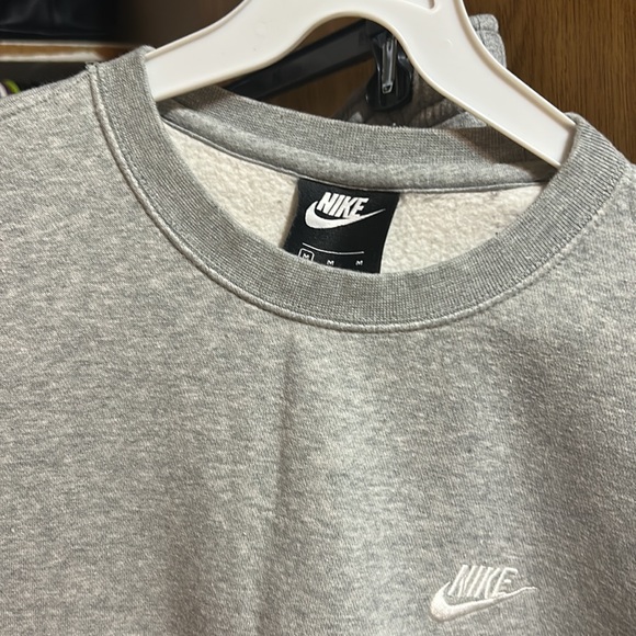 Nike Men's Sportswear Club Fleece Crewneck Sweatshirt - Picture 4 of 9